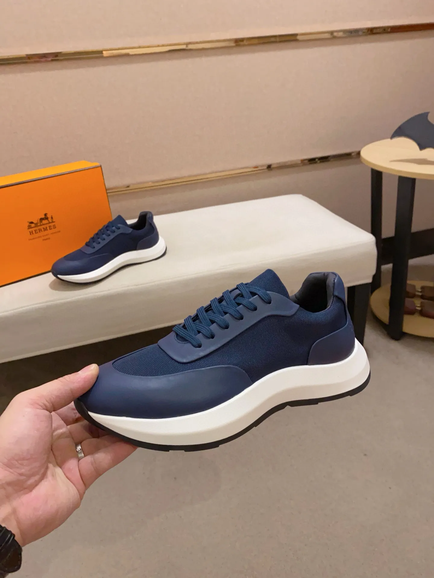 Men's clothing and shoes💰: 600💰《HERMES》【Classic Original Version】Hermès; Top 🔝 Purchasing Agency 🔍🔍Men's latest 🇺🇸 counters are on sale simultaneously, original imported from Italy ▲▲Silk cowhide with breathable fabric ▲▲ (high-end and expensive Qi·Grade) Exquisite workmanship (Italian 🇮🇹Imported water-dyed 🐂cowhide lining) Sole: Original sole provided by the original factory, ⚠️Exclusive double-layer activity·TPR·Rubber·Combined molded outsole; Super·comfortable·wear-resistant·non-slip·environmental protection The real thing is more beautiful if you take the real thing (high quality, follow the order), you can enter and exit the counter at will * Number of yards: 38·39·40·41·42·43·44# (can be customized 45.)